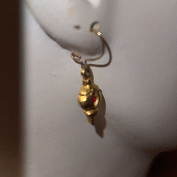 Bundle Sale 3 for $15 | Vintage Gold Tone Ornament Clasping Fish Hook Earrings - Picture 4 of 9